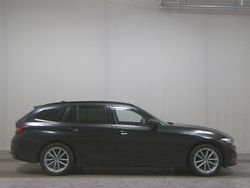 Schwarz Gebraucht 2023 BMW 320 Advantage Kombi | 23.780 € (Superpreis)