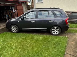 Grau Gebraucht 2008 Kia Carens EX Van / Kleinbus | 5.200 € (Guter Preis)