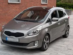 Grau Gebraucht 2016 Kia Carens Van / Kleinbus | 11.750 € (Etwas zu teuer)