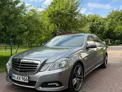 Grau Gebraucht 2009 Mercedes E500 Avantgarde Limousine | 30.490 €