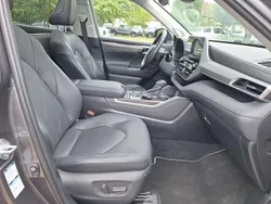 Grau Gebraucht 2021 Toyota Highlander Luxury SUV | 39.999 € (Guter Preis)