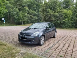 Grau Gebraucht 2005 Renault Clio III Kleinwagen | 800 € (Guter Preis)