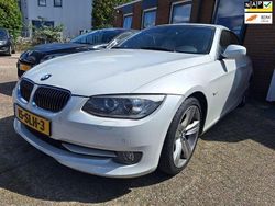 Weiß Gebraucht 2011 BMW 330 Cabriolet Executive Cabrio | 6.800 €