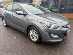 Grau Gebraucht 2014 Hyundai i30 Trend Limousine | 4.900 € (Guter Preis)