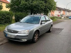 Grau Gebraucht 2003 Ford Mondeo Limousine | 1.200 €