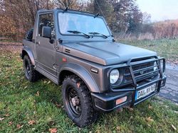 Grau Gebraucht 1993 Suzuki Samurai SUV | 9.750 €