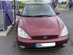 Rot Gebraucht 2004 Ford Focus Ghia Limousine | 1.650 € (Fairer Preis)