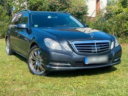 Grau Gebraucht 2010 Mercedes E200 Limousine | 9.600 € (Fairer Preis)