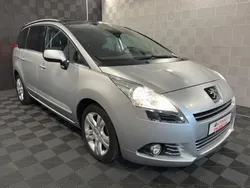 Grau Gebraucht 2013 Peugeot 5008 Platinum Van / Kleinbus | 5.950 € (Fairer Preis)