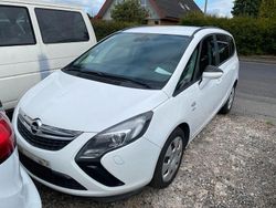 Weiß Gebraucht 2012 Opel Zafira Tourer Edition Van / Kleinbus | 2.813 € (Guter Preis)