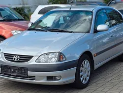 Silber Gebraucht 2003 Toyota Avensis Style Limousine | 3.690 € (Etwas zu teuer)