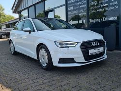 Weiß Gebraucht 2018 Audi A3 Sportback Performance Limousine | 17.890 € (Fairer Preis)