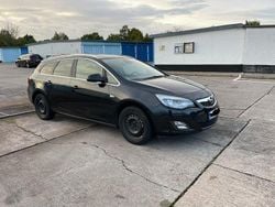 Schwarz Gebraucht 2012 Opel Astra Sport Kombi | 2.500 € (Superpreis)