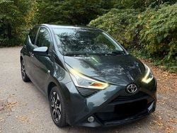 Grau Gebraucht 2018 Toyota Aygo X-play Kleinwagen | 9.250 € (Fairer Preis)