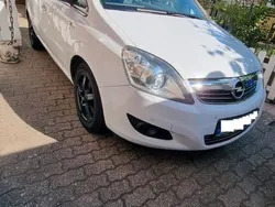 Weiß Gebraucht 2011 Opel Zafira Van / Kleinbus | 3.400 € (Guter Preis)
