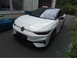 Weiß (gletscherweiß metallic) Gebraucht 2024 VW e-up! Pro Kleinwagen | 47.000 €