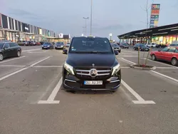 Schwarz Gebraucht 2022 Mercedes V220 Avantgarde Van / Kleinbus | 51.000 € (Teuer)