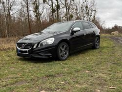 Schwarz Gebraucht 2013 Volvo V60 R-Design Kombi | 15.999 € (Teuer)