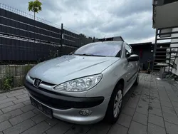 Silber Gebraucht 2003 Peugeot 206 Kleinwagen | 1.000 € (Fairer Preis)