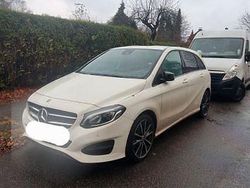 Weiß Gebraucht 2016 Mercedes B200 AMG line Van / Kleinbus | 15.500 € (Fairer Preis)