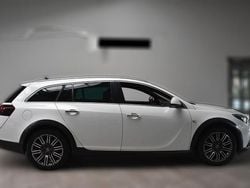 Weiß Gebraucht 2014 Opel Insignia Country Tourer | 14.390 € (Fairer Preis)