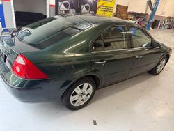 Grün Gebraucht 2004 Ford Mondeo Ghia Limousine | 2.200 € (Fairer Preis)