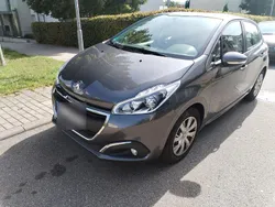 Grau Gebraucht 2019 Peugeot 208 Kleinwagen | 11.500 € (Fairer Preis)