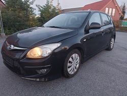 Schwarz Gebraucht 2011 Hyundai i30 Classic Kombi | 1.100 € (Superpreis)