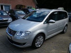 Silber Gebraucht 2010 VW Touran Highline Van / Kleinbus | 5.990 € (Fairer Preis)