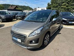 Grau Gebraucht 2015 Peugeot 3008 Allure Kombi | 8.900 € (Etwas zu teuer)