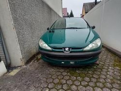 Grün Gebraucht 2001 Peugeot 206 Kleinwagen | 600 € (Guter Preis)