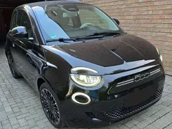 Schwarz Gebraucht 2022 Fiat 500e La Prima Cabrio | 25.000 € (Etwas zu teuer)