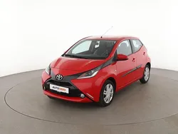 Rot Gebraucht 2016 Toyota Aygo X-play Kleinwagen | 8.230 € (Fairer Preis)