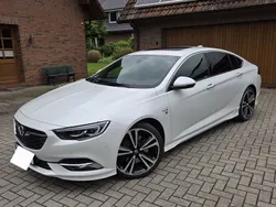 Weiß Gebraucht 2017 Opel Insignia Limousine | 18.400 € (Fairer Preis)
