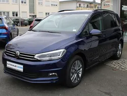 Blau Gebraucht 2024 VW Touran Comfortline Van / Kleinbus | 36.990 € (Etwas zu teuer)