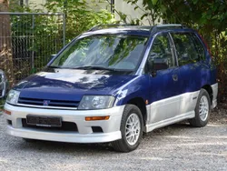 Blau Gebraucht 1999 Mitsubishi Space Runner Van / Kleinbus | 1.250 €