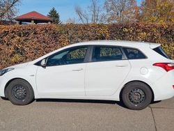 Weiß Gebraucht 2016 Hyundai i30 Trend Kombi | 6.900 € (Guter Preis)