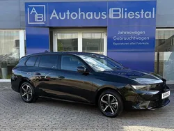 Lackierung schwarz perla nera Gebraucht 2024 Opel Astra Kombi | 25.500 € (Fairer Preis)