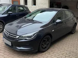 Schwarz Gebraucht 2016 Opel Astra Limousine | 10.200 € (Guter Preis)
