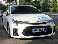 Platinum white pearl metallic Gebraucht 2022 Suzuki Swace Comfort+ Kombi | 21.990 € (Superpreis)