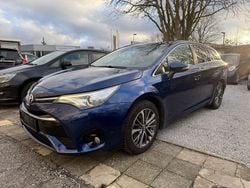 Blau Gebraucht 2016 Toyota Avensis Business Edition Kombi | 9.999 € (Guter Preis)
