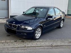 Blau Gebraucht 1999 BMW 320 Limousine | 5.000 € (Teuer)