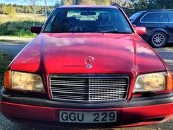 Rot Gebraucht 1994 Mercedes C180 Classic Limousine | 3.000 €