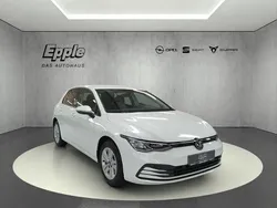 Weiss Gebraucht 2024 VW Golf VIII Life Limousine | 24.490 € (Superpreis)