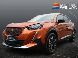 Orange Gebraucht 2022 Peugeot e-2008 Allure SUV | 18.900 € (Guter Preis)
