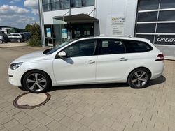 Weiß Gebraucht 2016 Peugeot 308 Active Kombi | 6.400 € (Fairer Preis)