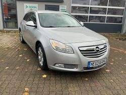 Silber Gebraucht 2011 Opel Insignia Design Edition Kombi | 6.500 €