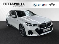Mineralweiss metallic Gebraucht 2024 BMW 520 M Sport Kombi | 48.800 € (Guter Preis)