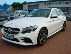 Weiß Gebraucht 2020 Mercedes 200 AMG line Kombi | 29.999 €