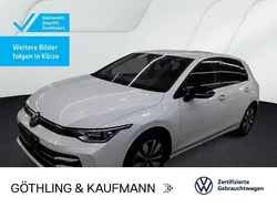 Oryxweiß perlmutteffekt Gebraucht 2024 VW Golf VIII Goal Limousine | 28.930 € (Superpreis)